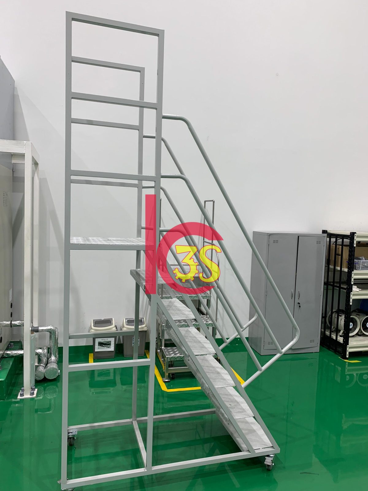 thang 1,5m đặt riêng bxung lan can tay vịn hà nam (1)